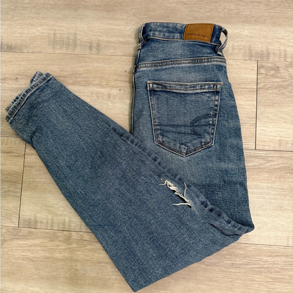 American Eagle Outfitters blue mom/straight rip jeans